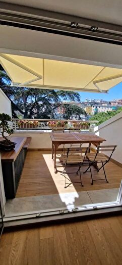 Appartamento con 7 locali in vendita in Genova