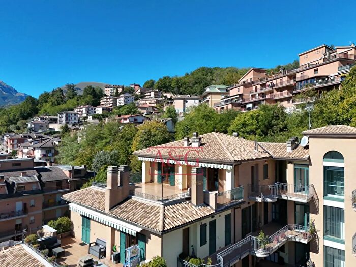 Appartamento con 5 locali in vendita in Via Angelo Biondi, Amandola