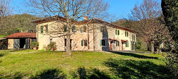 Casa con 9 locali in vendita in Via Giovanni XXIII, Vinci