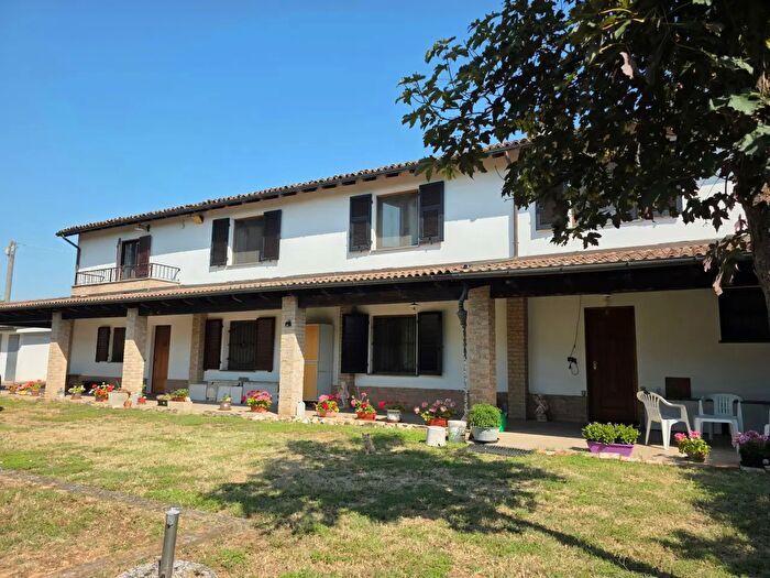 Casa con 13 locali in vendita in Strada Ghiare, Bosco Marengo