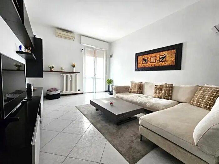 Appartamento trilocale in vendita in Via Emilia, Bernareggio