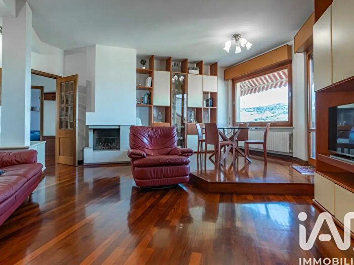 Appartamento con 5 locali in vendita in Via Alberto Trionfi, Ancona