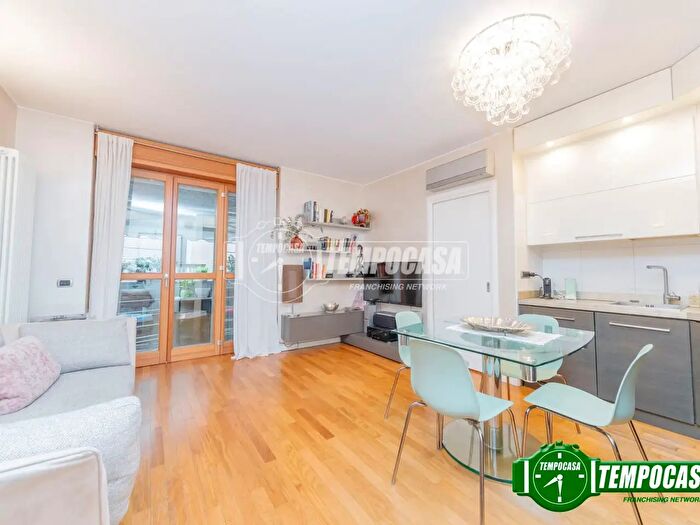 Appartamento trilocale in vendita in Viale Certosa, Milano