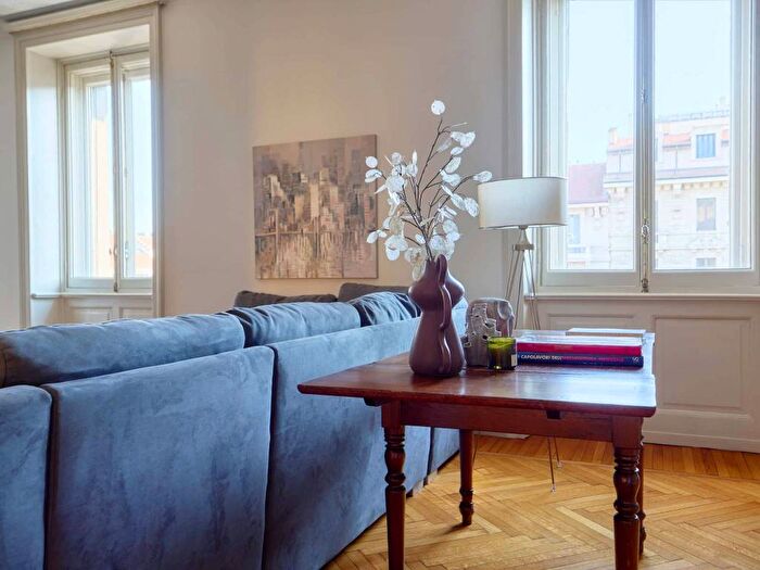 Appartamento quadrilocale in affitto in Viale di Porta Vercellina, Vercelli Wagner, Milano