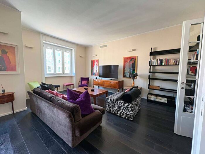 Appartamento trilocale in affitto in Viale Andrea Doria, Centrale, Milano