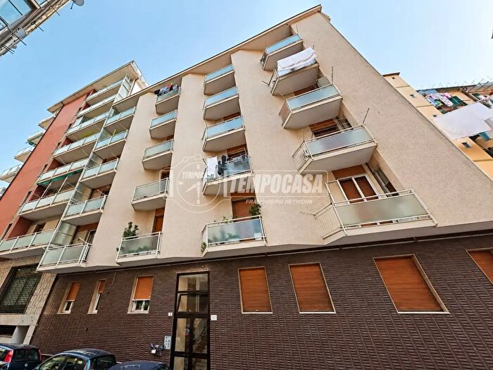 Appartamento trilocale in vendita in Via Francesco Petrarca, Savona