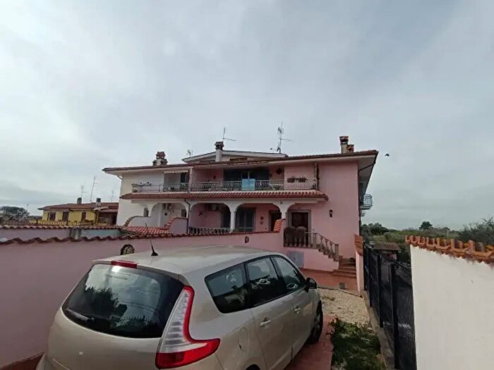 Appartamento quadrilocale in vendita in Via Filippo Naldi, Roma