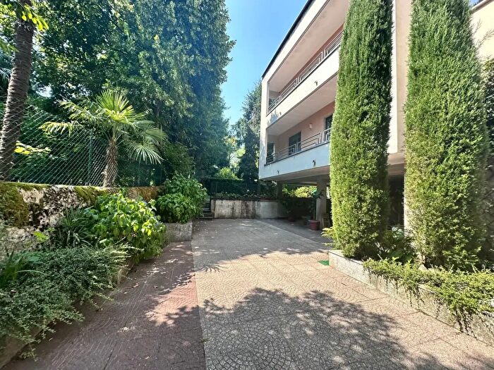 Appartamento quadrilocale in vendita in Via Como Snc, Erba