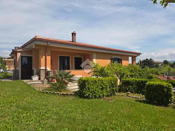Casa con 5 locali in vendita in Velletri