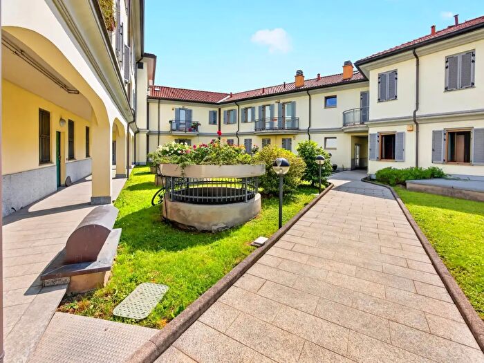 Appartamento quadrilocale in affitto in Via Tommaso Grossi, Rho