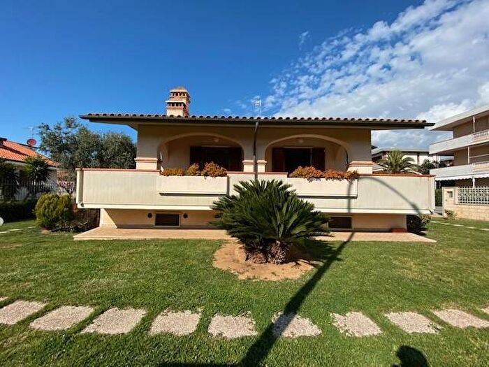 Casa trilocale in affitto in Via Isola della Maddalena, Zona Nuova Pratoranieri, Follonica