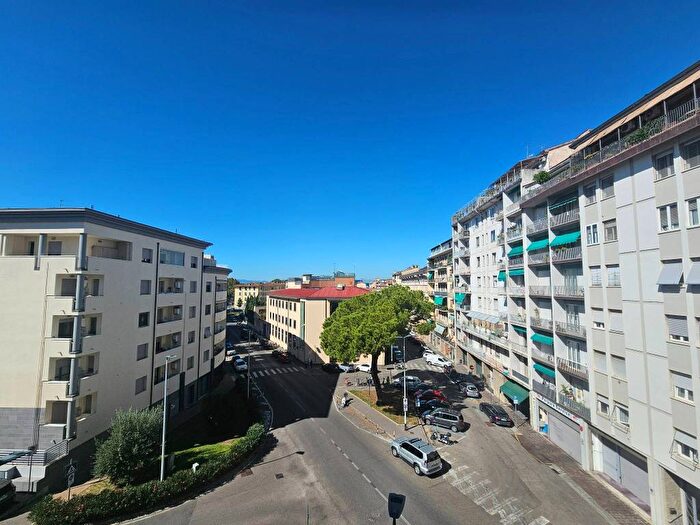 Appartamento trilocale in affitto in Via Vittorio Gui, Porta al Prato San Jacopino, Firenze
