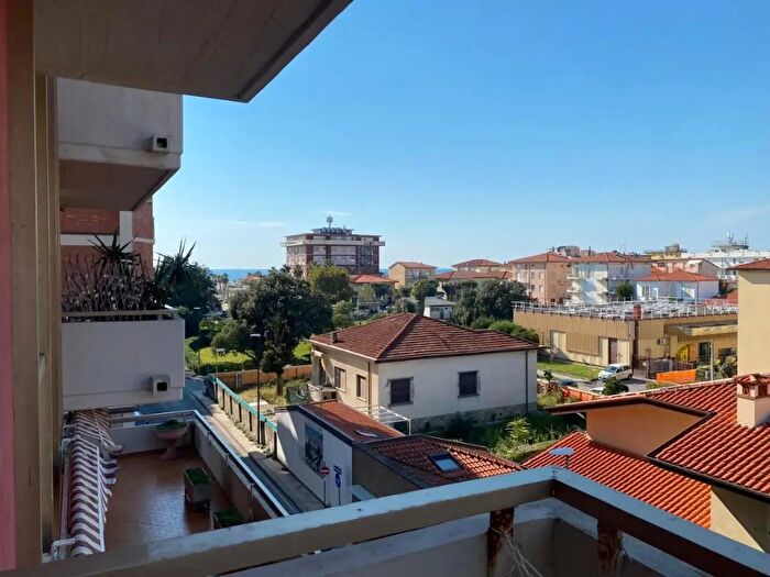 Appartamento bilocale in vendita in Camaiore
