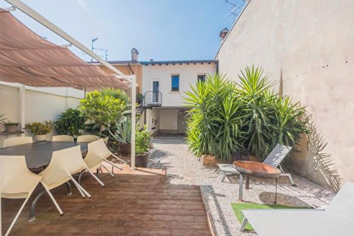 Casa con 6 locali in vendita in Via Repubblica, Lonato