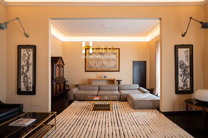 Appartamento con 9 locali in vendita in Lungarno Amerigo Vespucci, Firenze