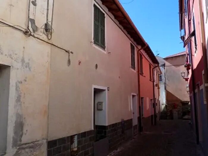 Casa con 6 locali in vendita in Via Principale, Aurigo