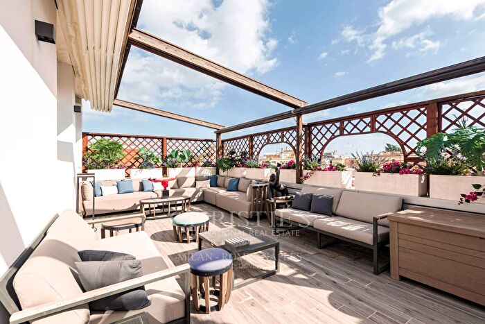 Appartamento quadrilocale in vendita in Via Lovanio, Roma