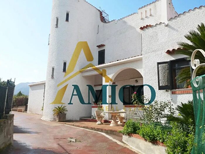 Casa con 7 locali in vendita in Via Chiovaro Snc, Carini