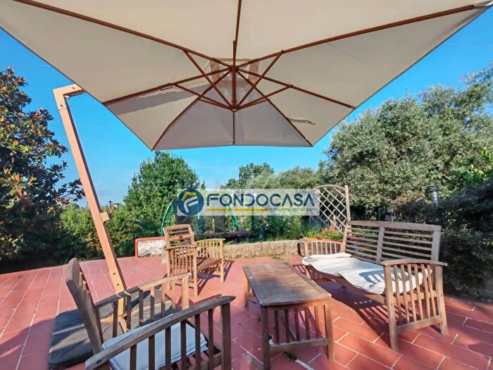 Casa con 8 locali in vendita in Via Remola, Massa