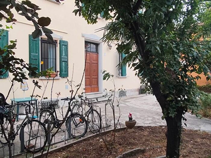 Appartamento trilocale in affitto in Via della Salita, Massarenti, Bologna