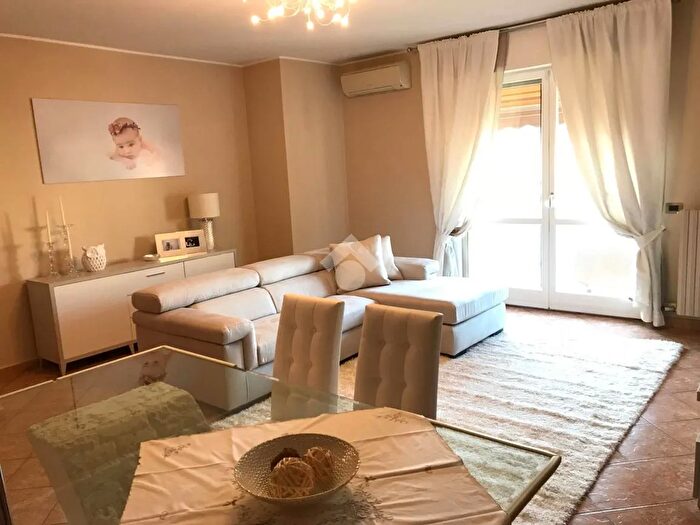 Appartamento trilocale in vendita in Via Strettone, Vignate