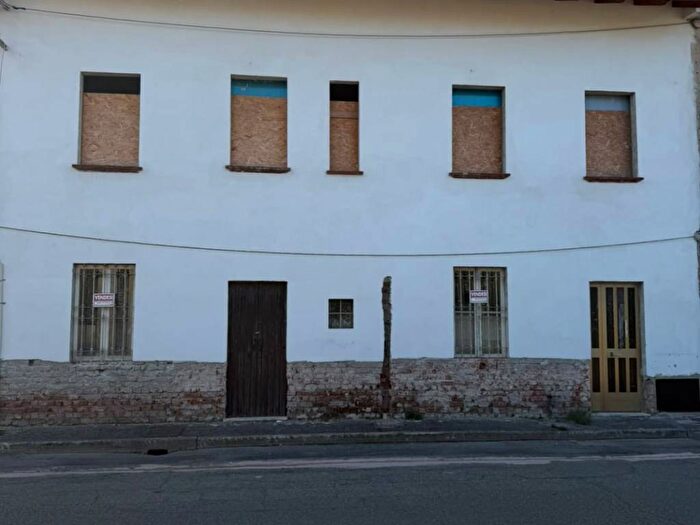 Casa con 6 locali in vendita in Viale Risorgimento, Centro, Dorno