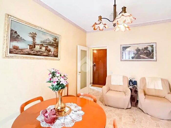 Appartamento trilocale in vendita in Via Alberto Caroncini, Milano