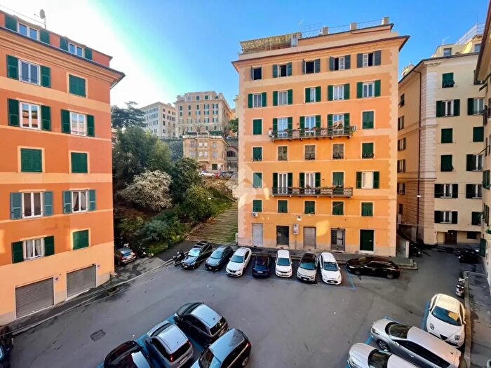 Appartamento quadrilocale in vendita in Piazza del Cavalletto, Genova