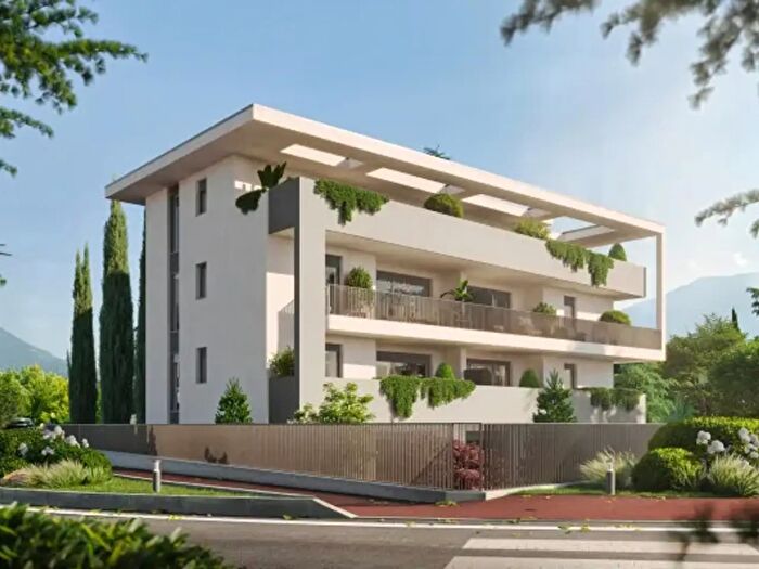 Appartamento trilocale in vendita in Via Oleandri, Riva Del Garda