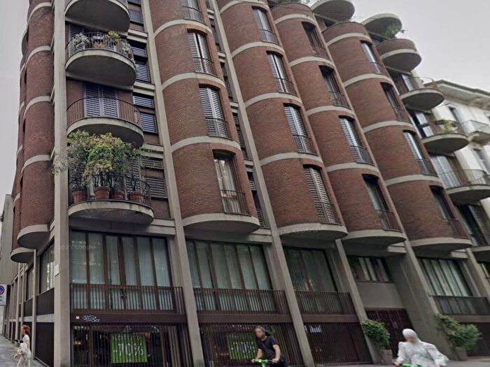 Appartamento con 6 locali in affitto in via Cernaia, Turati, Milano