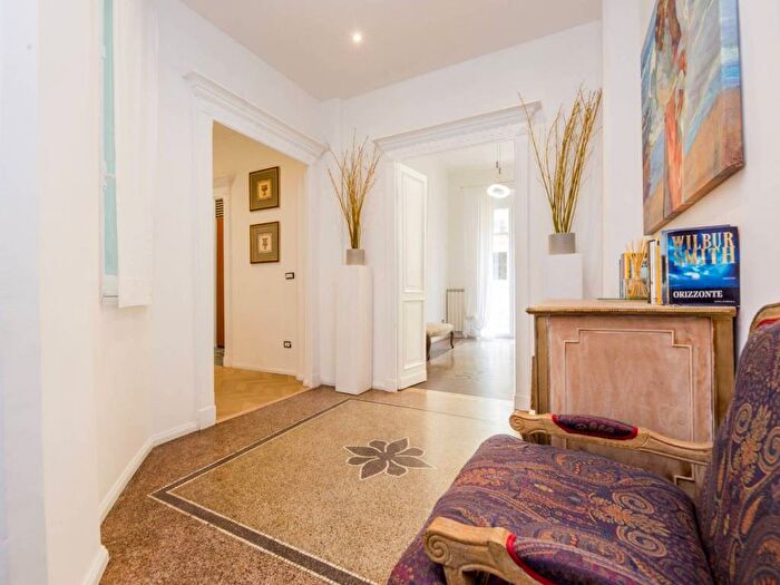 Appartamento con 5 locali in affitto in Via Paride Salvago, Castelletto, Genova