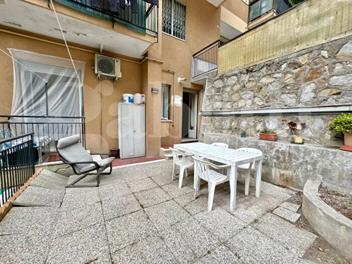 Appartamento bilocale in vendita in Via CEmery, Genova