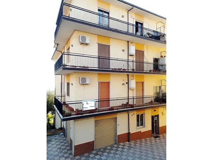 Appartamento quadrilocale in vendita in Via Colonne, Rose