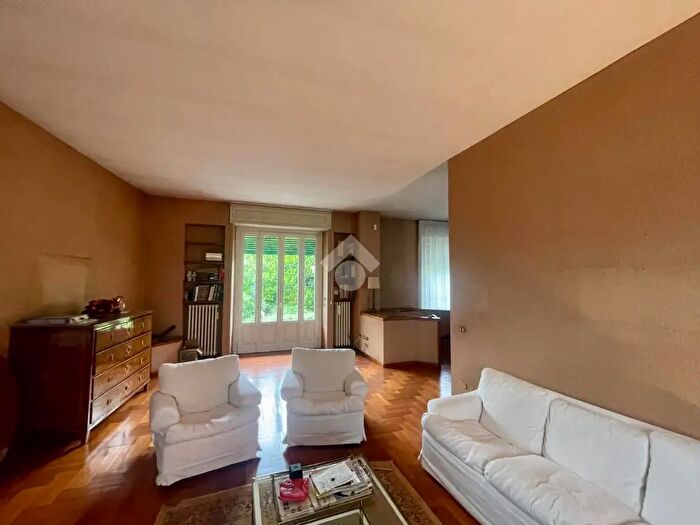 Casa con 6 locali in vendita in Montichiari