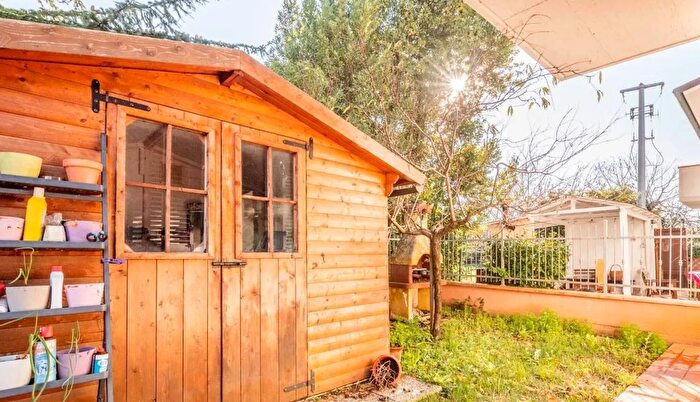 Casa con 5 locali in vendita in Cascina