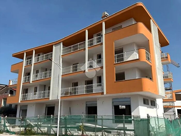 Appartamento trilocale in vendita in Via G Matteotti, Cesa