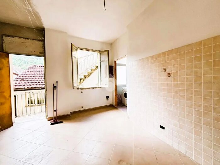 Appartamento quadrilocale in vendita in Via Cosola, Cabella Ligure