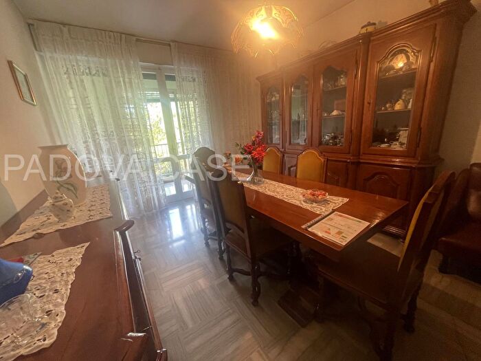 Appartamento con 5 locali in vendita in Via Franzela, Padova