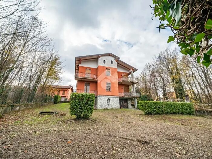 Casa con 8 locali in vendita in Via Don Zeno, Annone Di Brianza