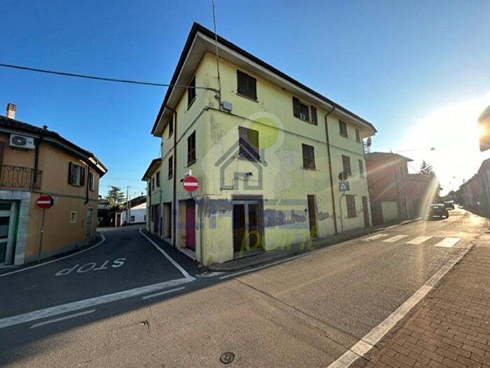 Casa con 6 locali in vendita in Via Goffredo Mameli, Lambrinia, Chignolo Po