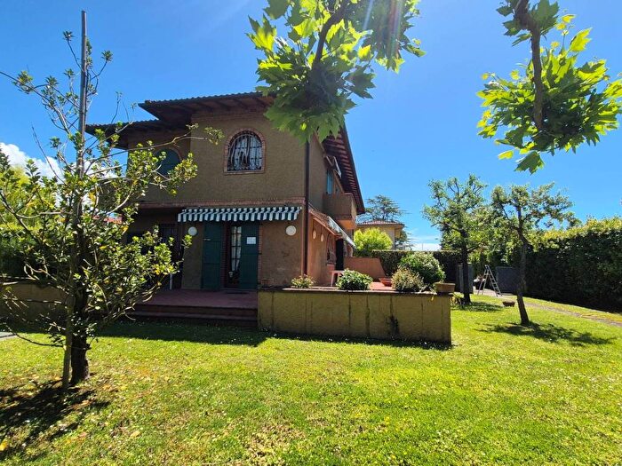 Casa con 5 locali in affitto in Via Scassi Carli, Centro, Forte dei Marmi
