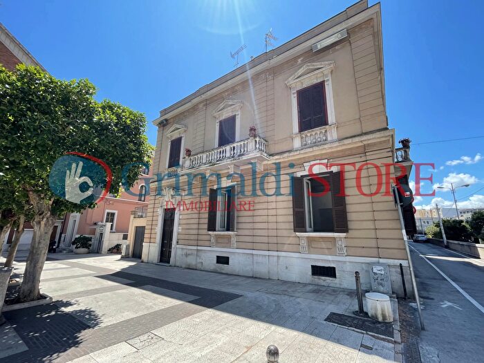 Casa con 8 locali in vendita in Piazzetta SantAntonio, Bari