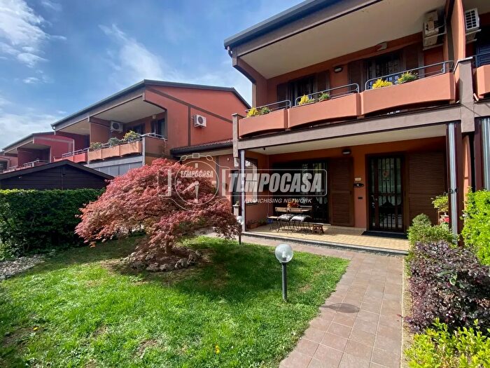 Casa quadrilocale in vendita in Via Cristoforo Colombo, Cornaredo