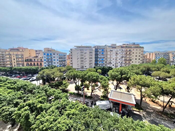 Appartamento trilocale in vendita in Piazza Don Bosco, Palermo