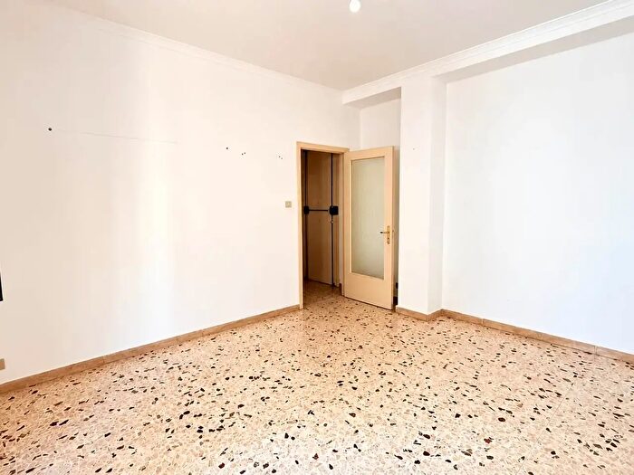 Appartamento trilocale in vendita in Via Condelli, Catania