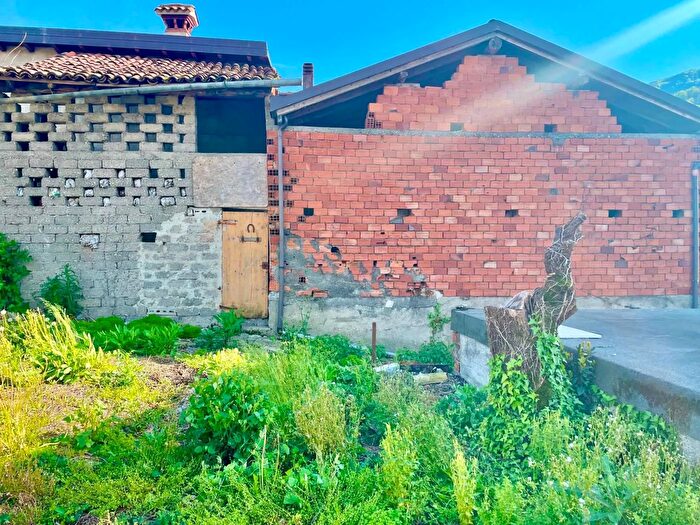 Casa trilocale in vendita in Via Fonti Casazza, Casazza