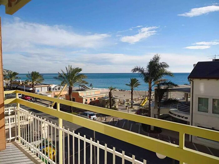 Appartamento trilocale in affitto in Corso Italia, Centro, Pietra Ligure