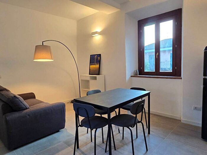 Appartamento bilocale in affitto in Via Mario Greppi, Centro, Angera