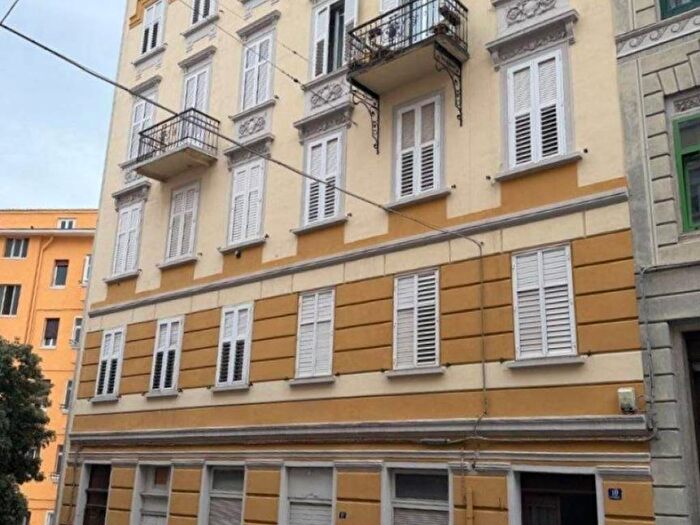 Appartamento bilocale in affitto in Via Risorta, Città Vecchia, Trieste