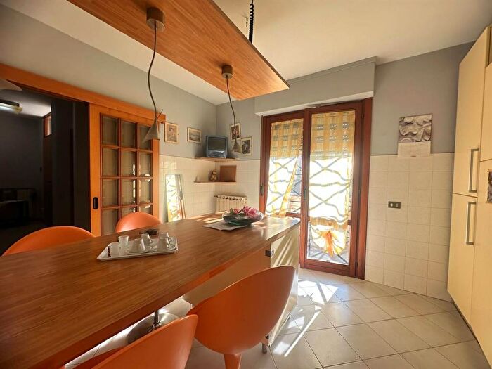 Casa con 8 locali in vendita in Arezzo